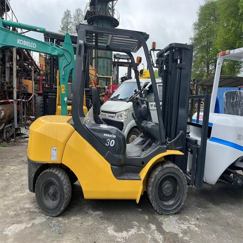 Em bom estado, elevador de forks original japonês Komatsu 3T com poucas horas de trabalho e em 2022