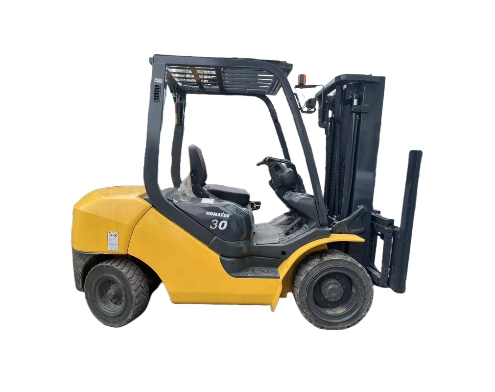 Caminhão de elevação de paletes de contêineres de empilhadeira KOMATSU FD30 em bom estado em 2023