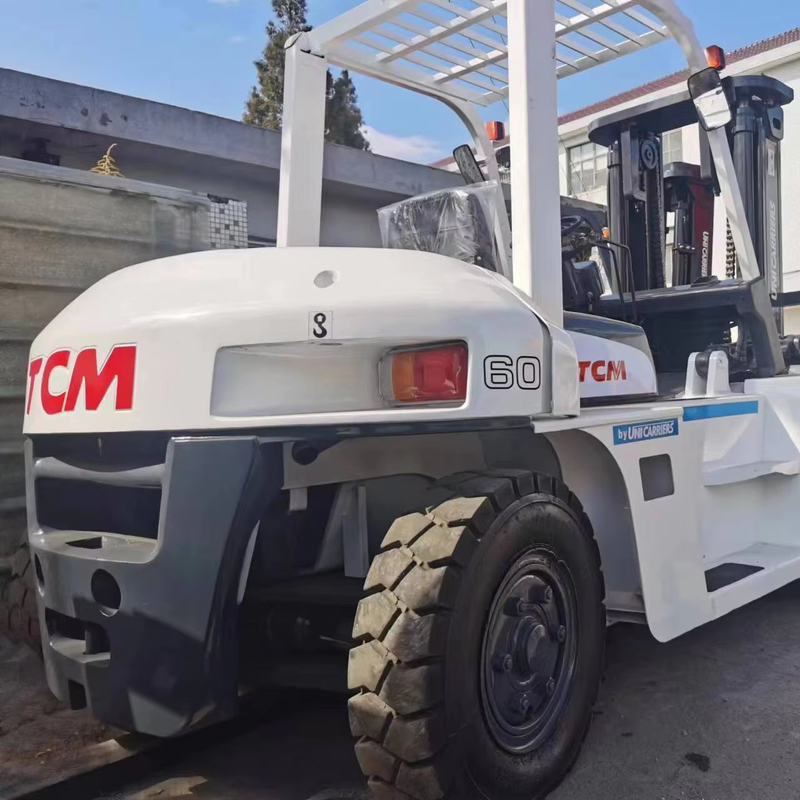 Carregadeira TCM de 6 toneladas em bom estado e motor de 127 kW do Japão