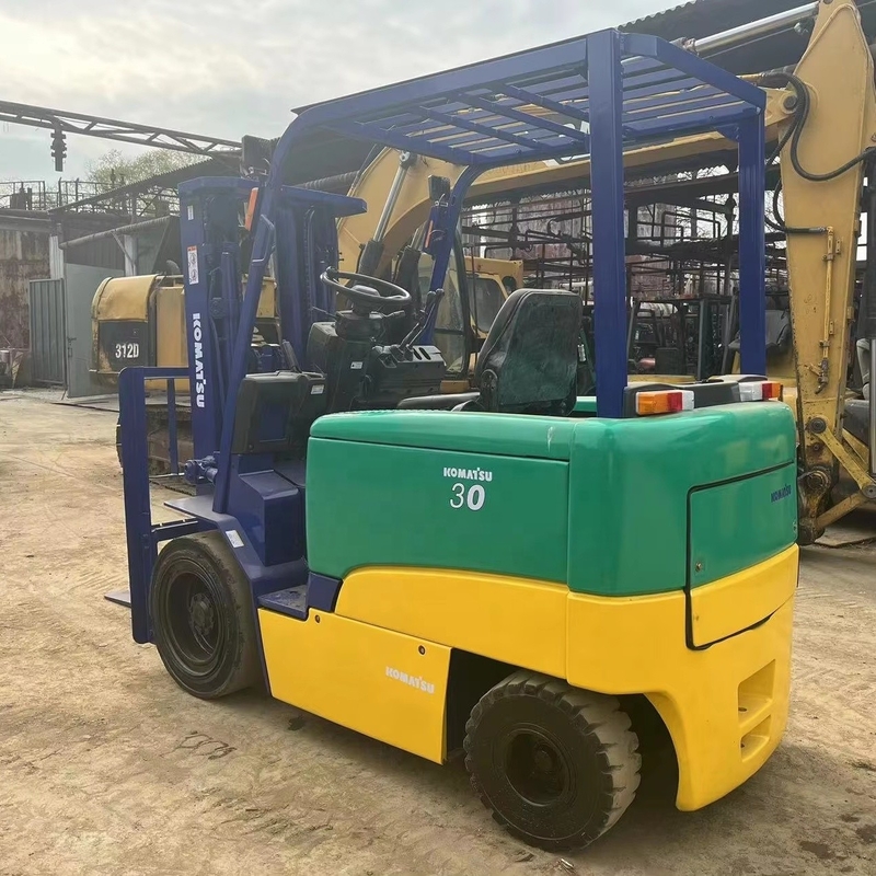 Horário de trabalho baixo e boas condições Komatsu 3T empilhadeira FD30 para obras de construção