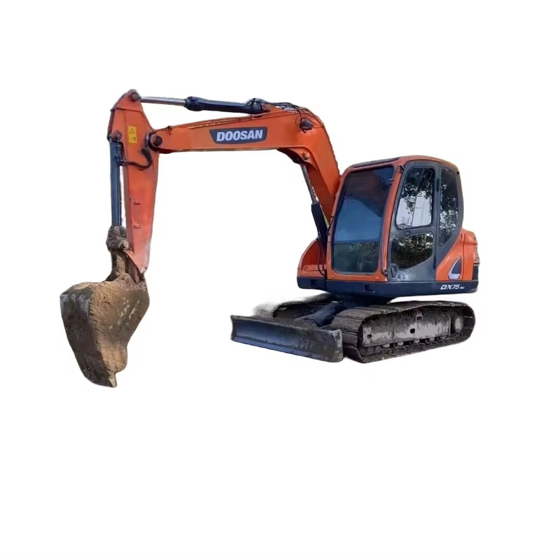 Excavadora usada Doosan DX75 com pintura original e alta eficiência operacional no Japão
