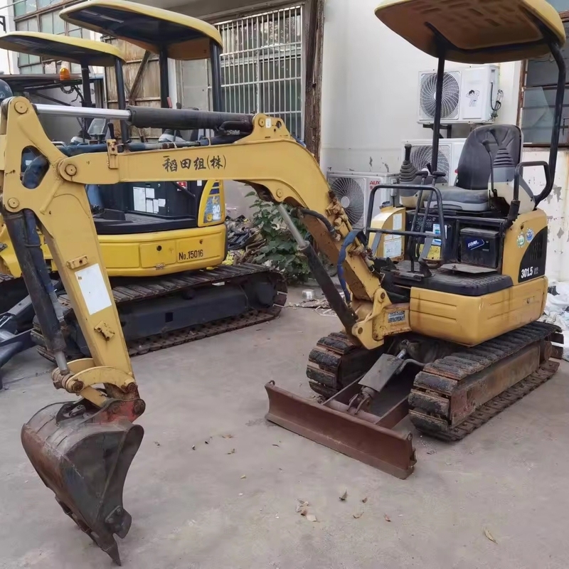 Excavadora mini Caterpillar 301.5 usada com poucas horas de trabalho em bom estado em estoque